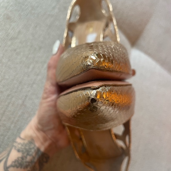 Aquazzura Gold Metallic Heels with braided detail - Picture 5 of 16